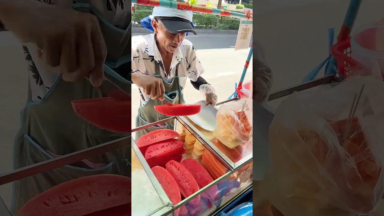 Thai Uncle Cutting Fruit Lightning Fast in Bangkok