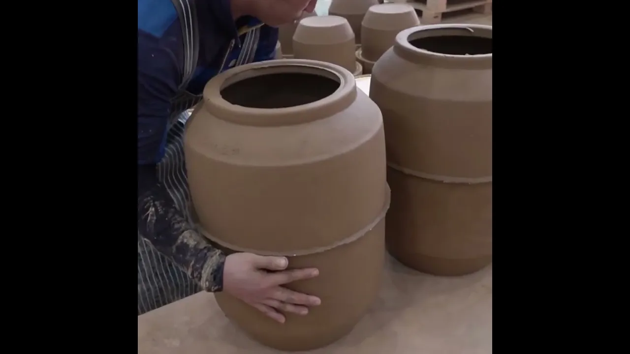Witness the timeless craft Mass production of cultural clay jars
