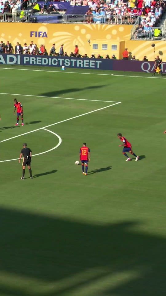 🧤 Martínez threw everything into that save. #FIFAWorldCup #Hisense #...
