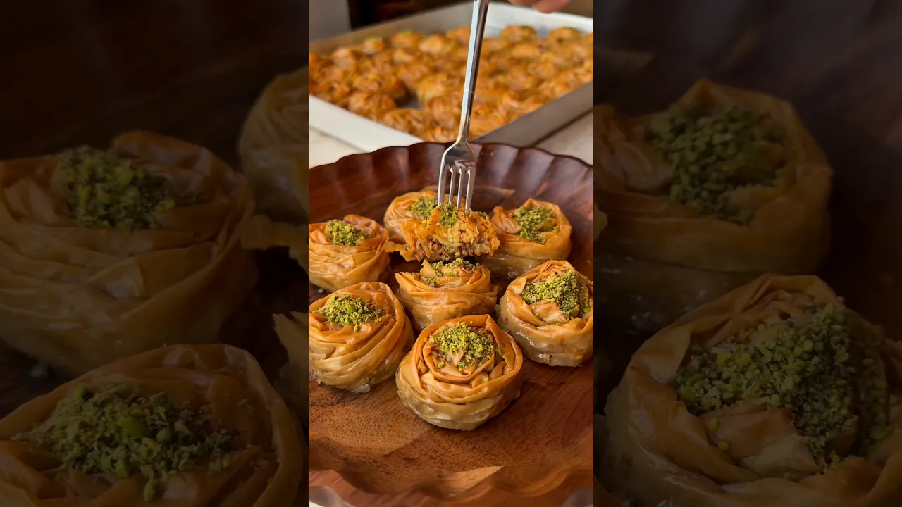 Gül baklava😍🌹 #recipe #tarif #food #pratiktatlitarifleri #baklava #eidmubarak #eid #globalcuisine
