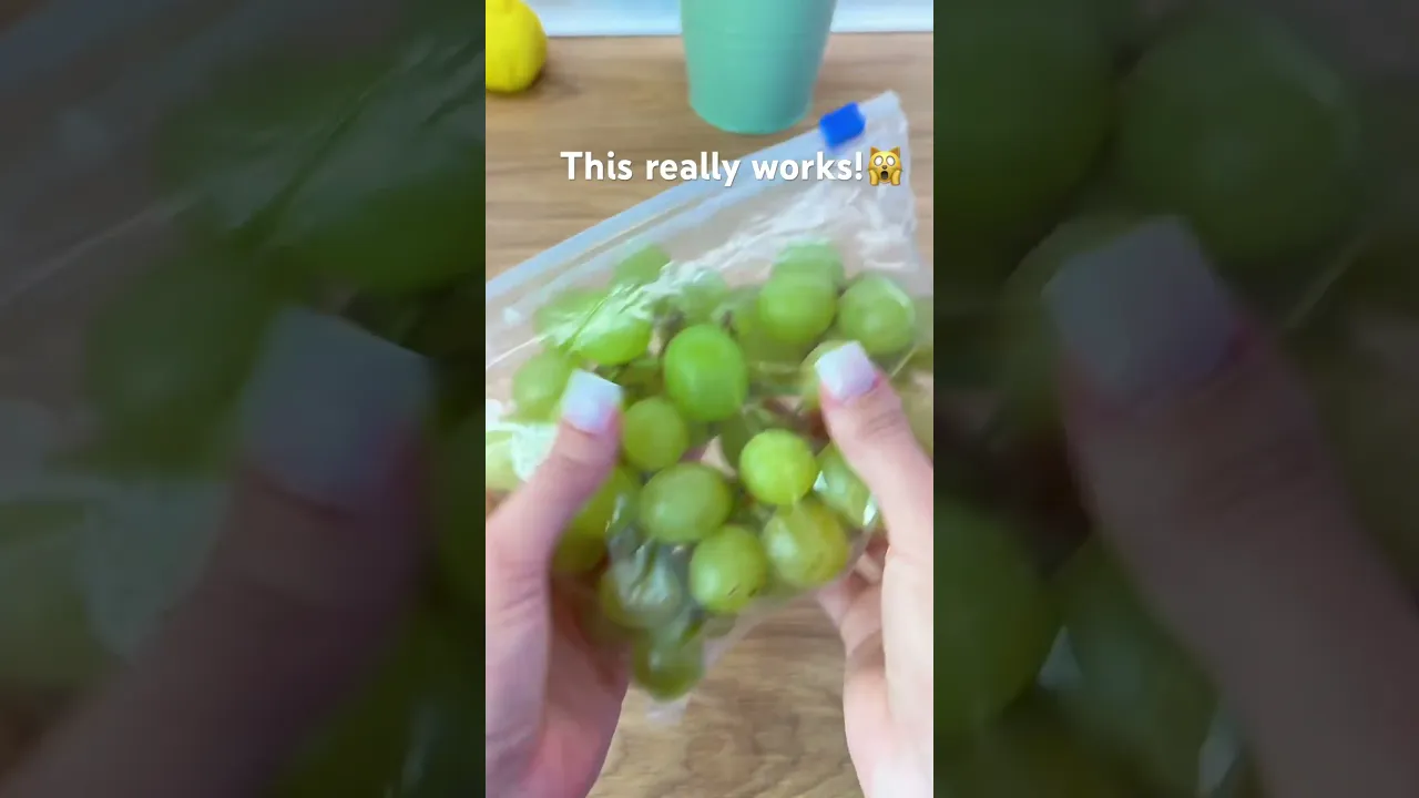 This life hack will help you quickly sharpen a knife.#lifehacks #cookinghacks #fypシ