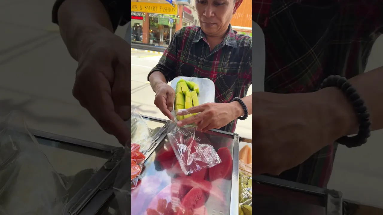 Fresh & Juicy Fruit for Less Than $1 in Bangkok