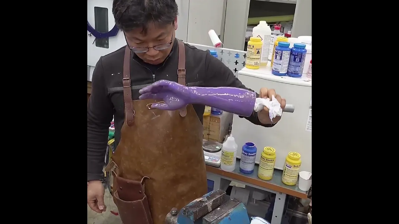 Incredible Prosthetic Hand Creation Just Like The Real One