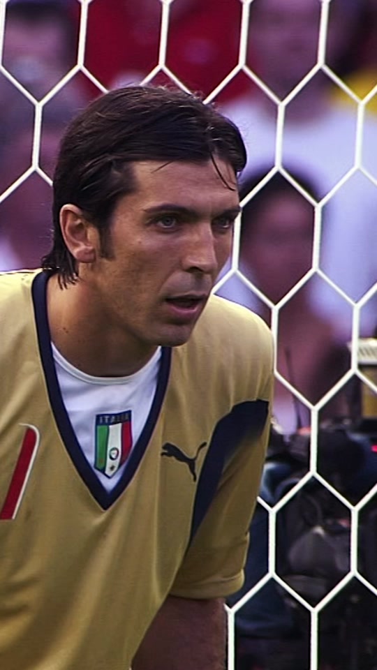 A panenka in the #FIFAWorldCup Final from Zizou 🇫🇷