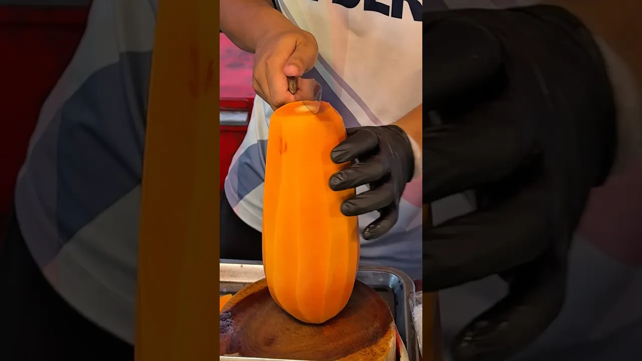 Perfect Papaya Cutting Skills in Bangkok