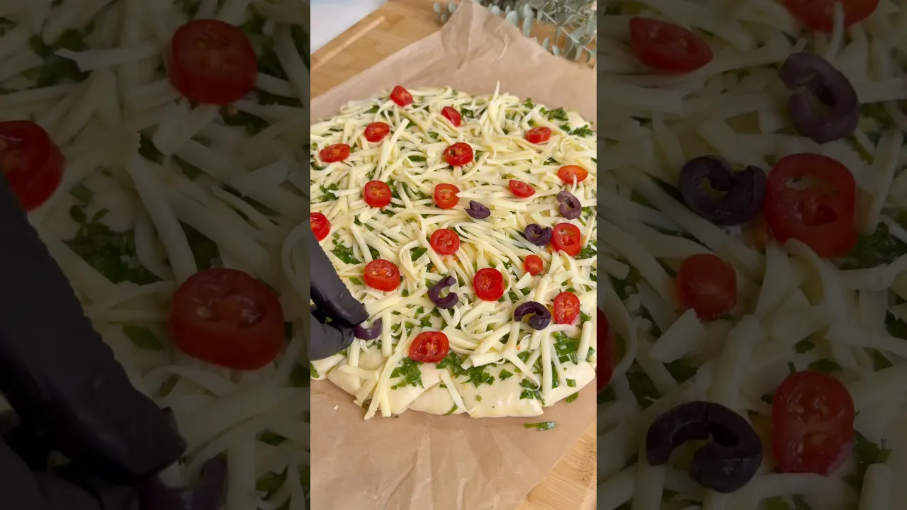 Sarımsaklı pizza ekmek😍tarif yorumda✍️recipe in comments🥳#food #globalcuisine #recipe #cooking