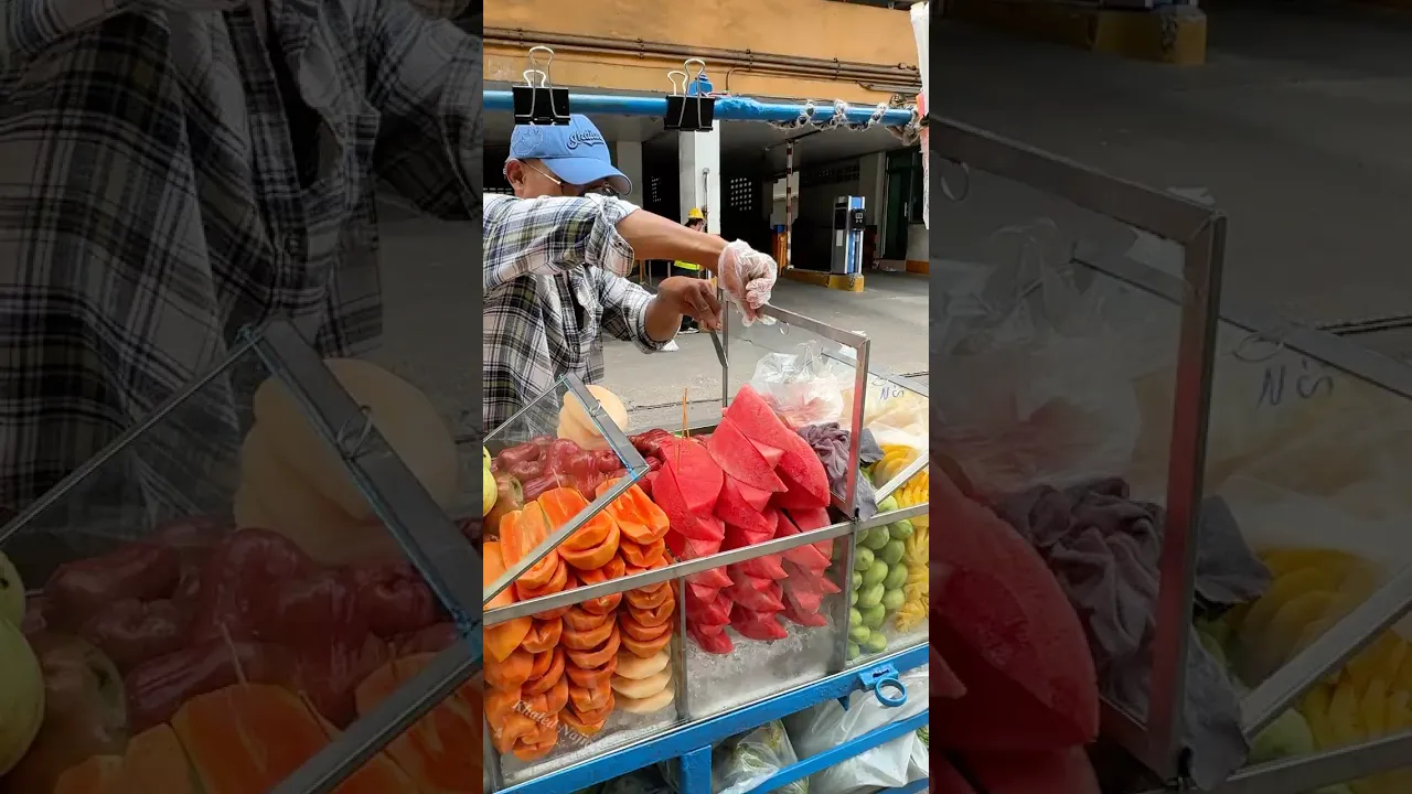 Fruit Ninja Is REAL! Bangkok Vendor Cuts at Lightning Speed!