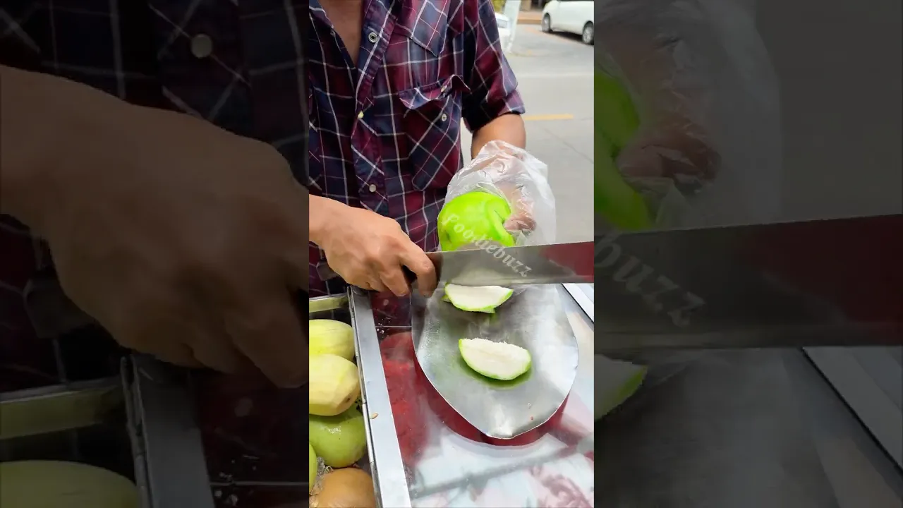 Perfect Thai Green Guava Cutting in Bangkok ？ So Crisp & Juicy!