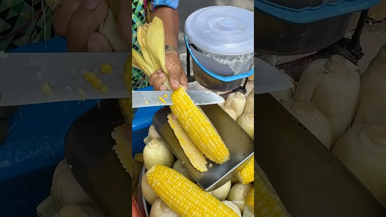 Perfect Fresh Corn Peeling by Thai Uncle