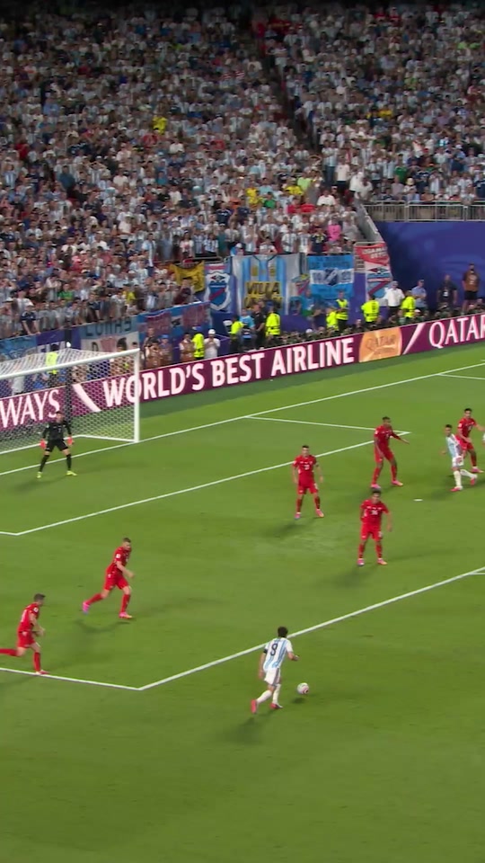 What a goal! Julián Álvarez swung in just in time for Argentina. 🕸️🤟 ...