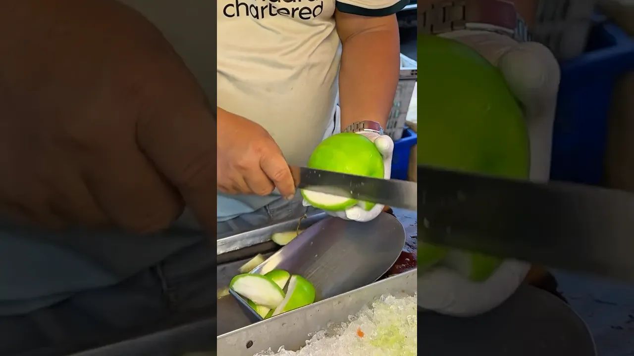 Less than 1$ !Sweet Green Guava in Bangkok Fruit Cutting Skills