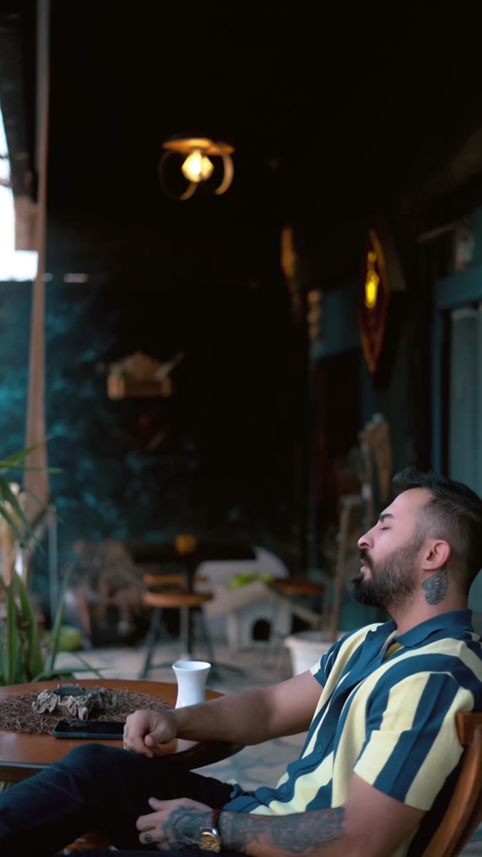 تۆ جیاوازی بۆمن هەرچی بێ لەلای ئەتۆ ئەبم ئەم ژیانەم پێشکەشت ئەکەم پێت...