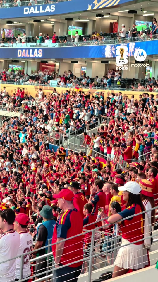 That moment! 🇪🇸🤩 Shot on motorola razr fold #FIFAWorldCup