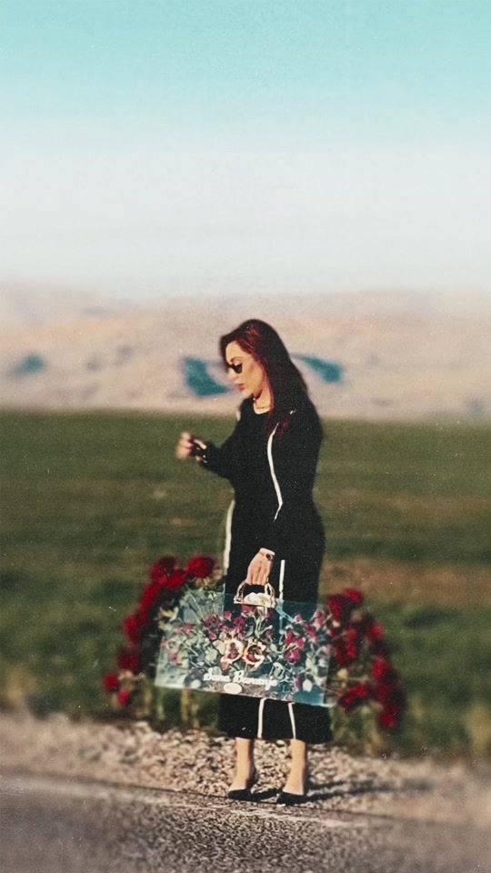 🌹♥️🚶🏻‍♀️‍➡️