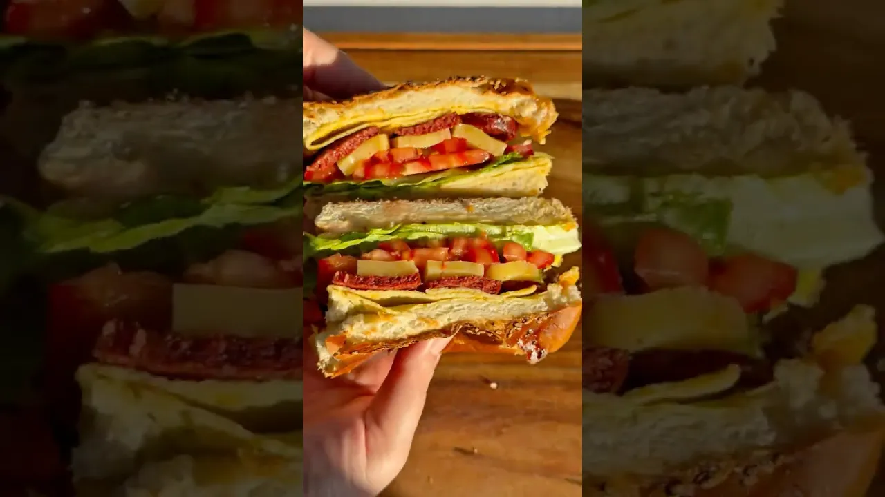 Pratik kahvaltı sandviçi🥪 #food #tarif #globalcuisine #burger #sandwich #sucukluyumurta #egg