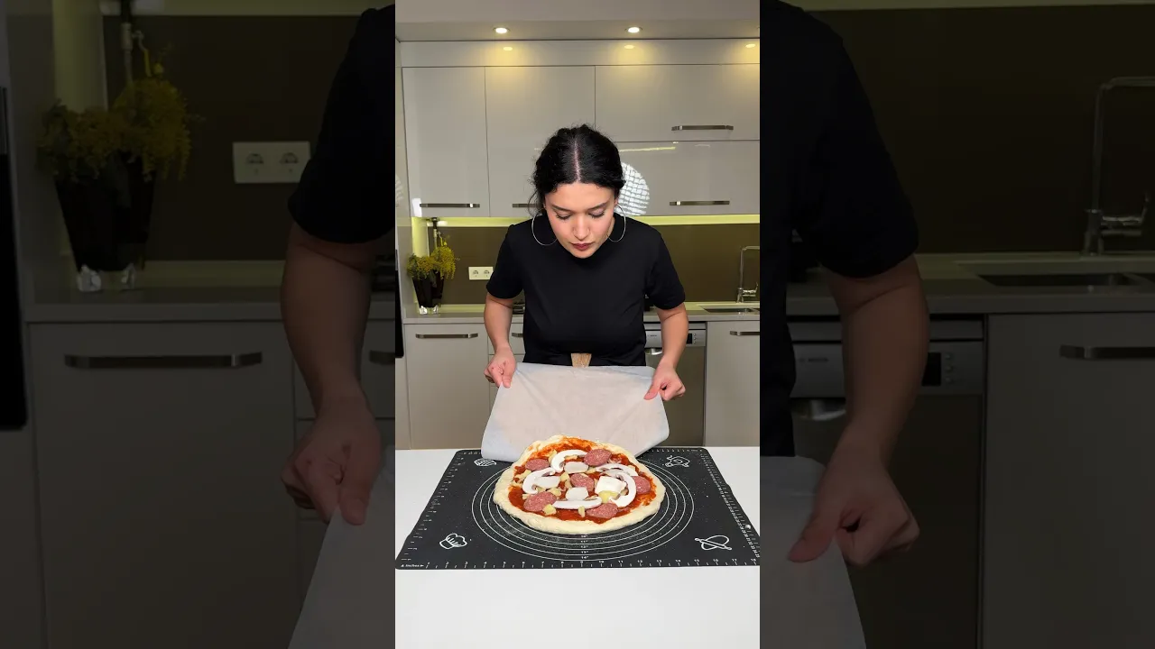 Pizza 🍕 #kitchenhacks #busezeynep #shorts