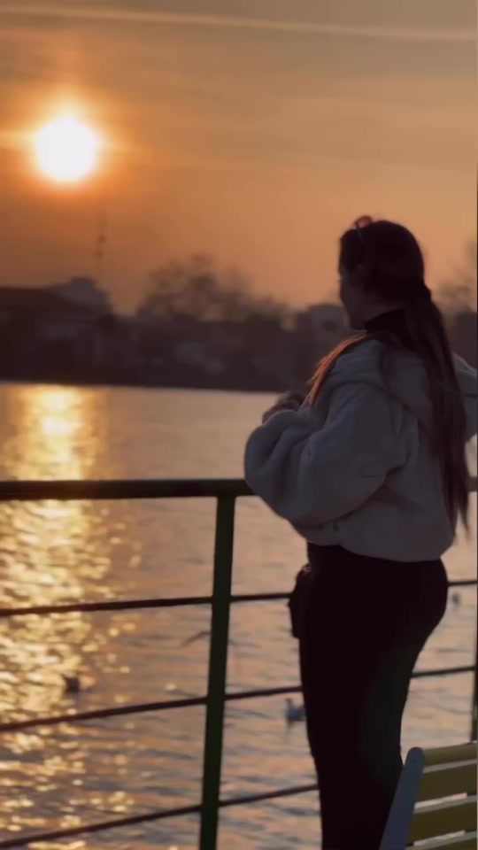 خۆزگە هەموو دڵتەنگیەکان ئێوارەیەك لەگەڵ خۆر ئاوا بوون ماڵئاوایان لێ ...