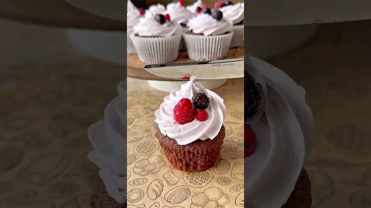 Orman meyveli cupcake😍 #recipe #tarif #food #cupcake #globalcuisine #pratiktarifler #pratiktarif