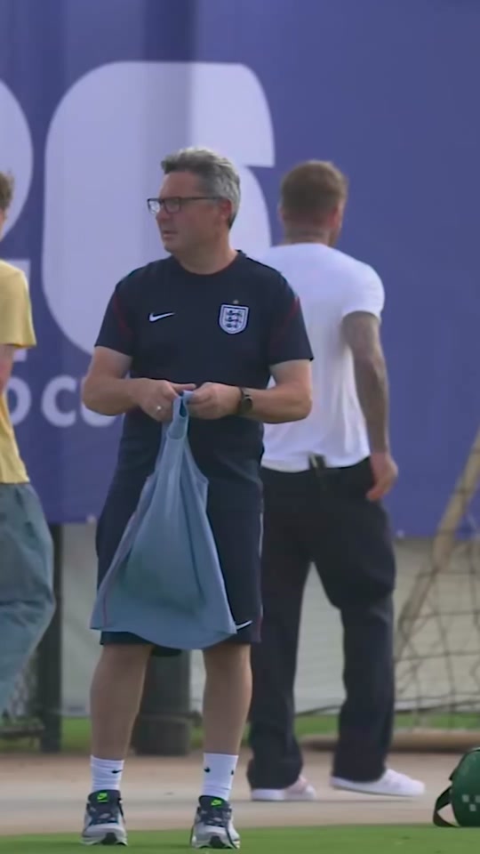 Beckham stopped by to watch England's training. 👀🏴󠁧󠁢󠁥󠁮󠁧󠁿 #FIFAWorldCup