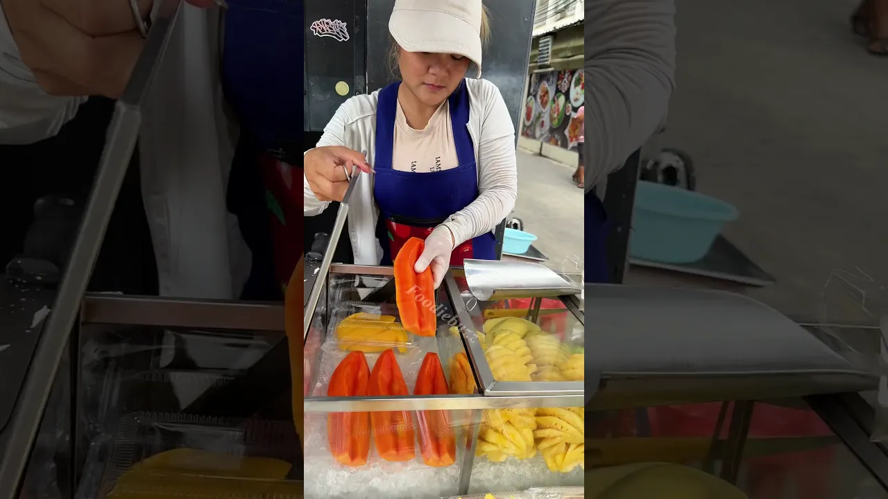 Fresh Fruit Cutting in Bangkok – So Satisfying!