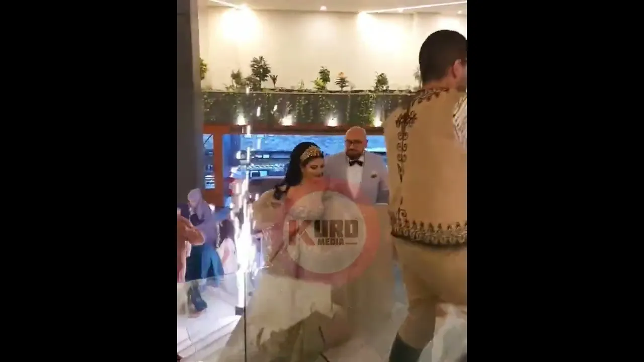 ساتی هاتنه‌ ژووره‌وه‌ی جیهان هاشم و هاوسه‌ره‌كه‌ی بۆ ئاهه‌نگه‌كه‌یان