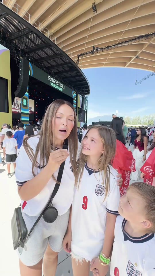 From #FIFAFanFestival to the England team 🏴󠁧󠁢󠁥󠁮󠁧󠁿❤️ #FIFAWorldCup