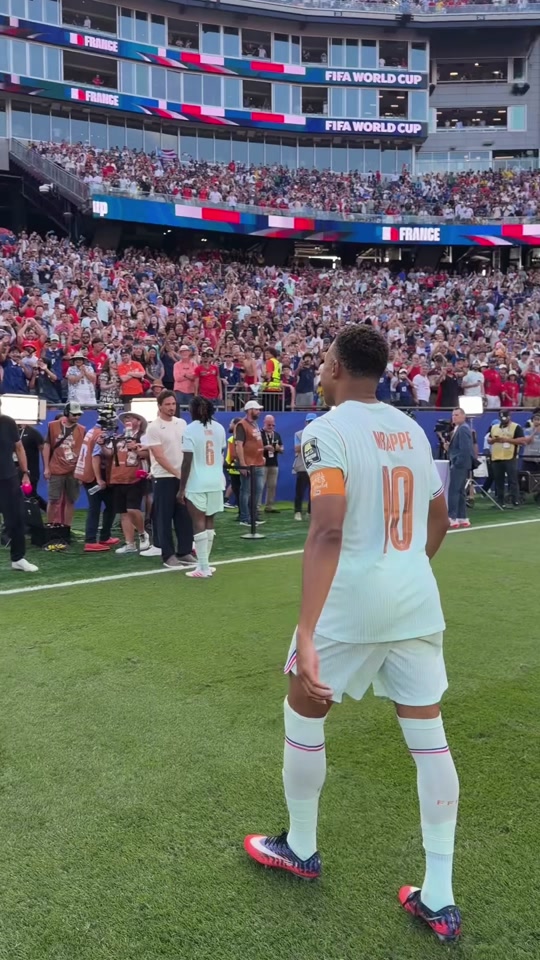 Mbappe 🤝 Klopp #FIFAWorldCup