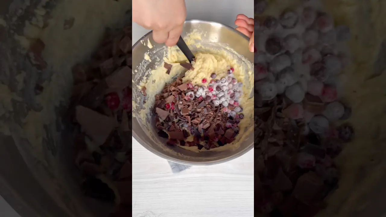 Orman meyveli ve çikolatalı muffin😍tarif yorumda recipe in comments🥳 #cake #Global #keşfet #yemek