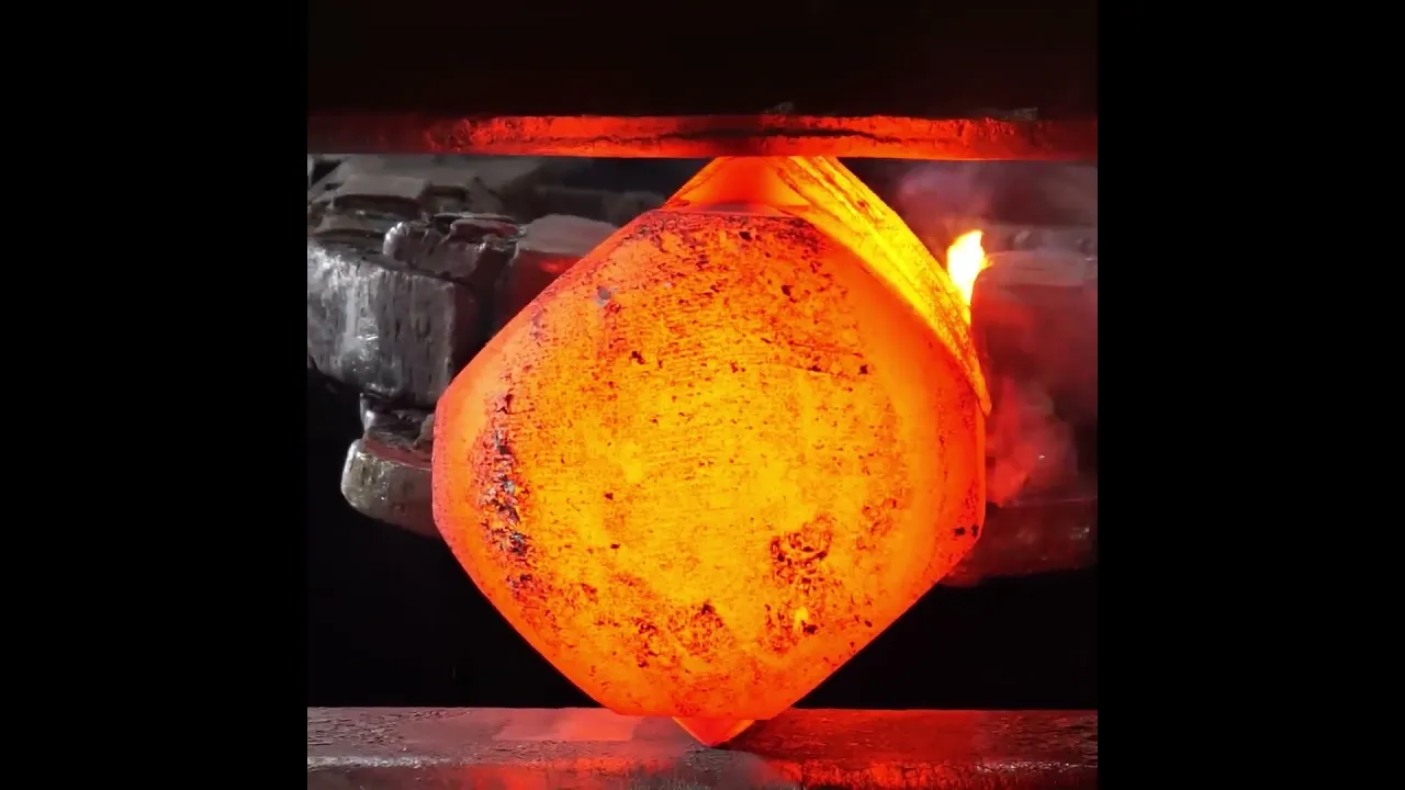 The backbone of Wind Power ： Forging a Turbine Main Shaft hm