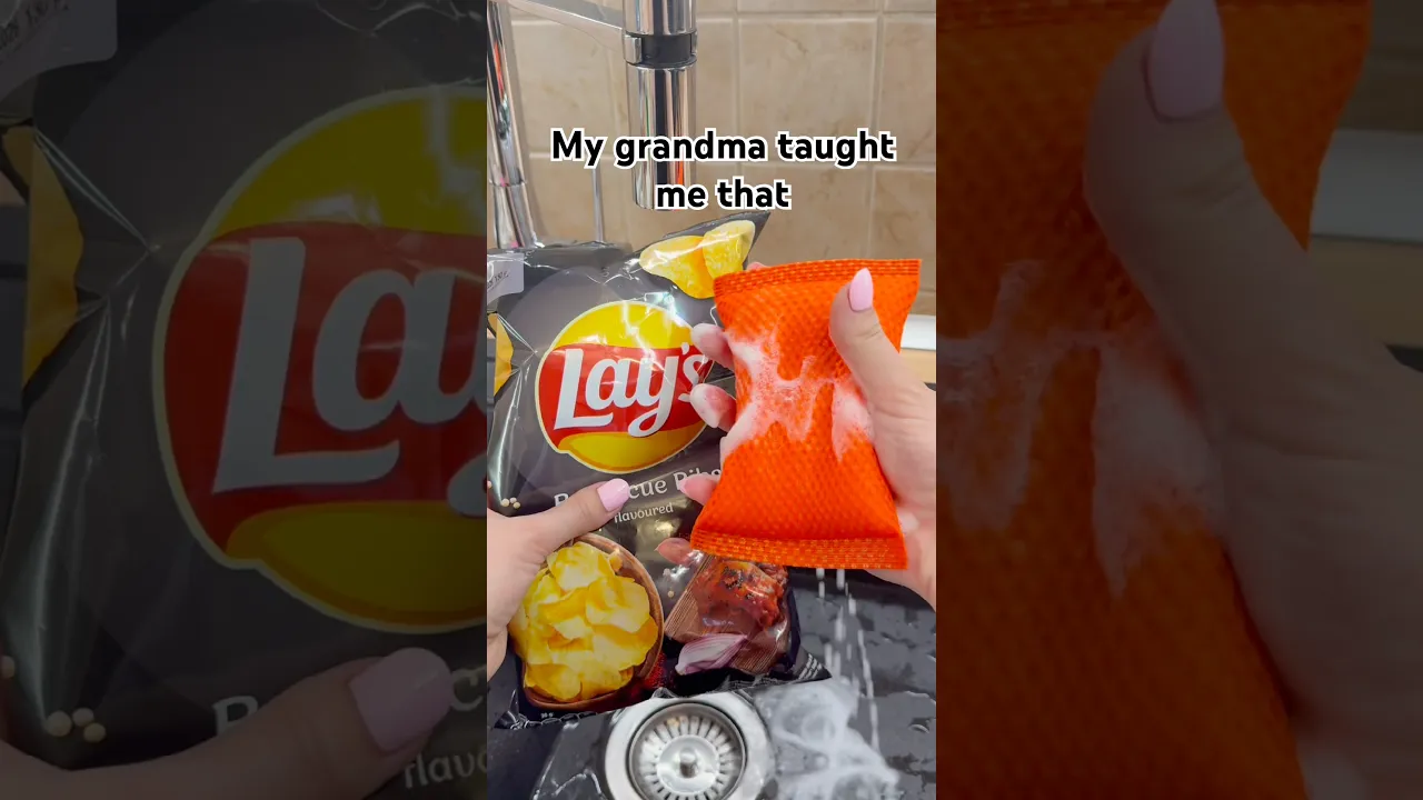 Stop eating chips WRONG!⛔️ #lifehack