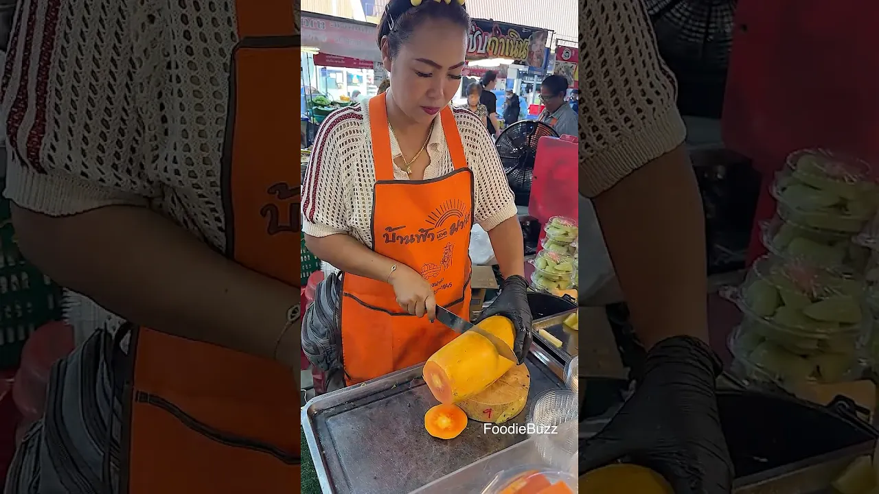 So Fresh! Thai Papaya Cutting in Bangkok