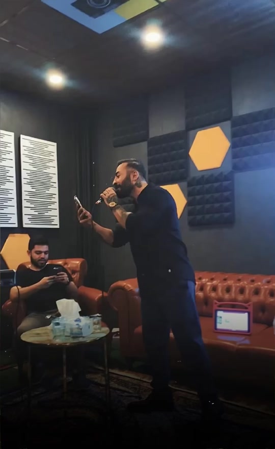 ‎هەزار خۆزگەم بەو کاتەی لەگەڵ تۆ بم شیرینێ ‎باڵا بەرزەی لەش بەفرینێ ‎...