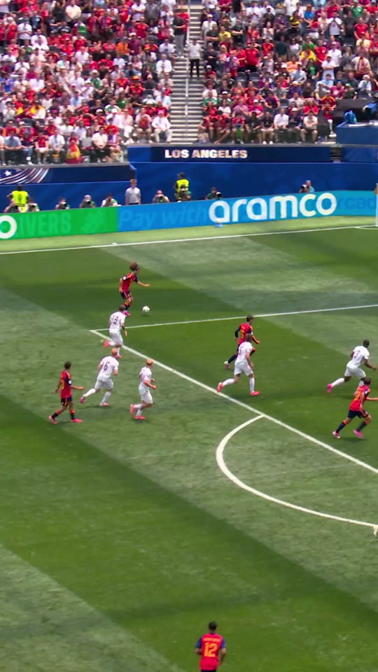 Oyarzabal picked out of the crowd 🔍 #FIFAWorldCup