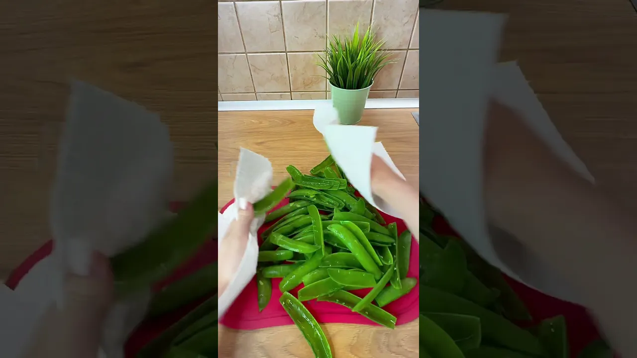 Don’t throw away pea pads🌱🌱🌱🌱