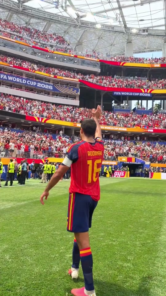 After 16 years, Spain returns to the #FIFAWorldCup semi finals. 🙌🇪🇸
