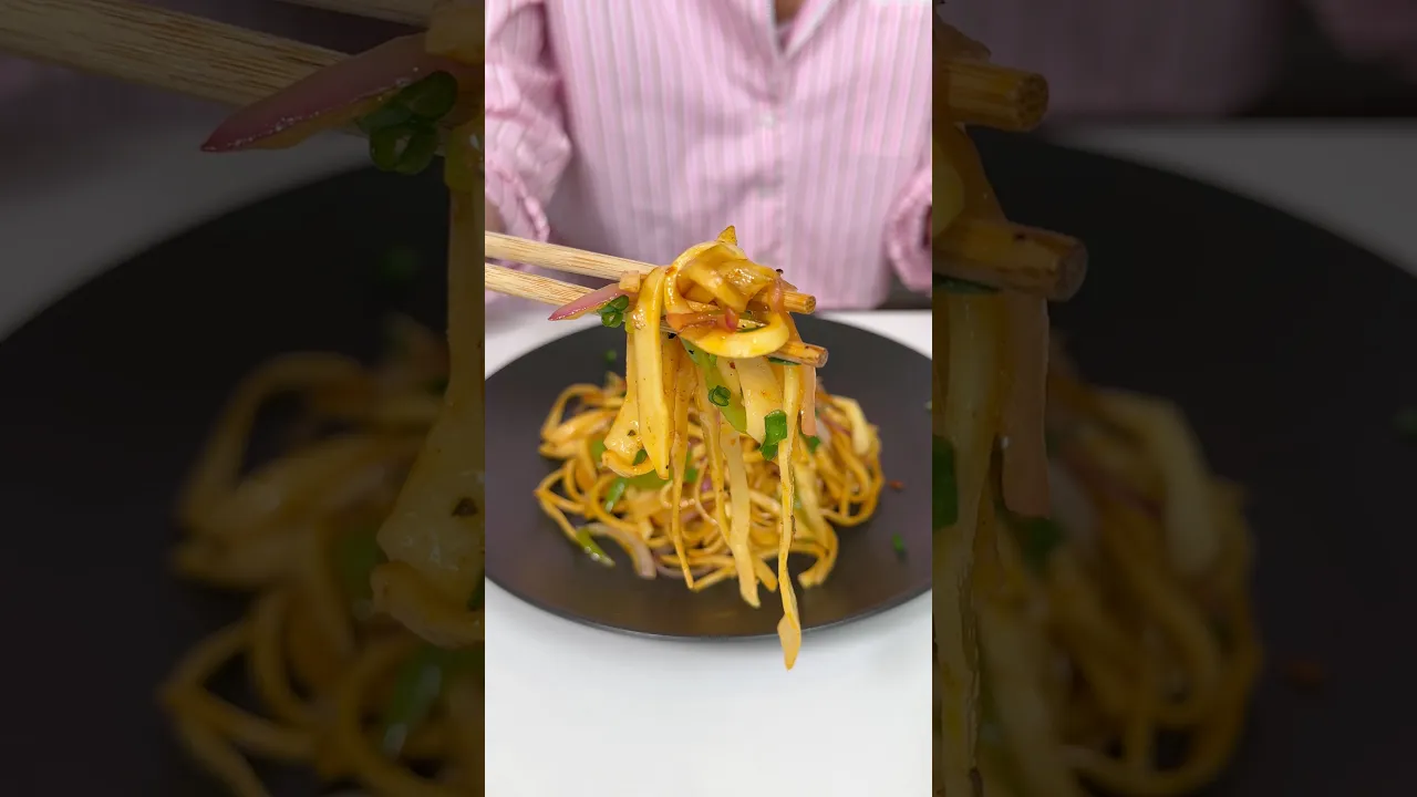 Pratik Noodle 🍝 Evde hızlıca yap #busezeynep #noodle