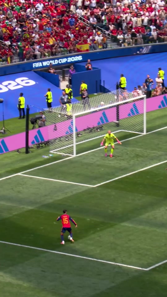 Porro came out of nowhere 🤯 #FIFAWorldCup