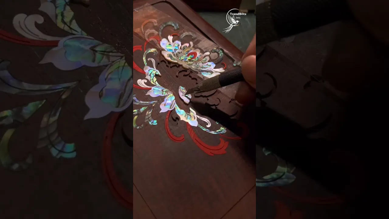 Luxury Spider Lily Wooden Jewelry Box ｜ Handcrafted Mother of Pearl Inlay