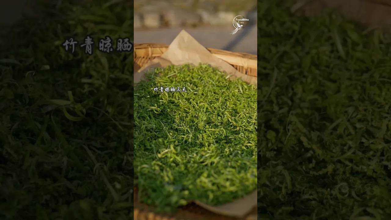 Bamboo Green Cake： Traditional Handmade Dessert with Natural Aroma and Glutinous Texture