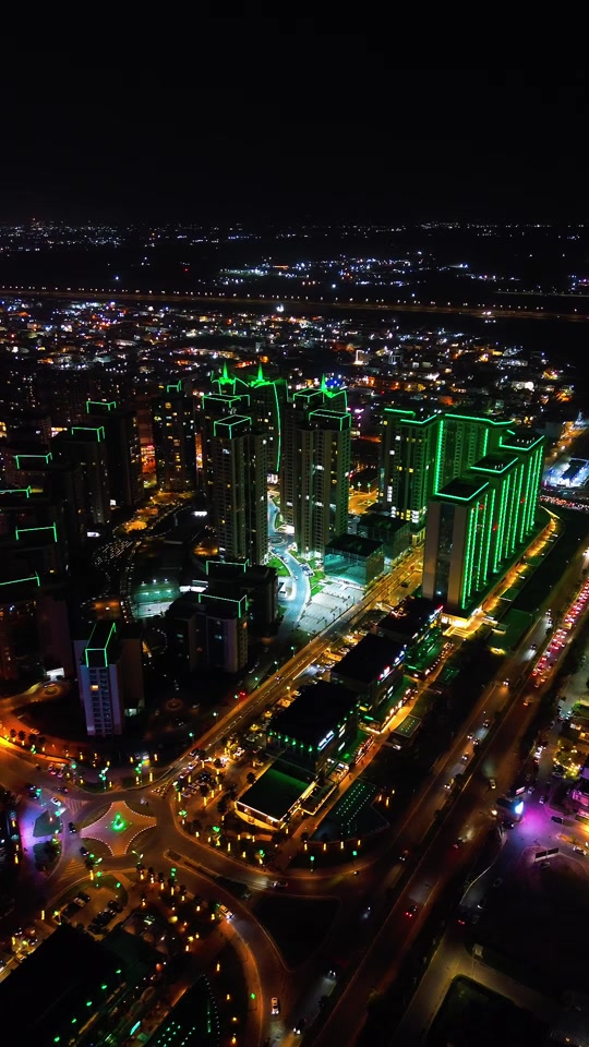 Even at night, Erbil city is a wonderland. @erbil 📸 #Erbil #VisitKurd...