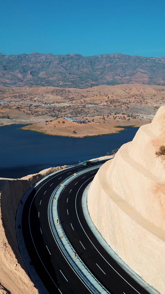 This is Erbil, the Gomespan Smaquli highway project, the latest proje...
